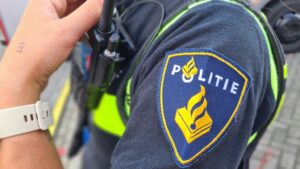 Mogelijk explosief aangetroffen bij woning in Nieuwegein: Politie en EOD doen onderzoek