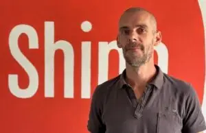 HOUTEN - Shine, het jongerencultuurcentrum, heeft een nieuwe directeur aangesteld voor twee dagen per week: Thomas van der Ham (45). Met zijn brede ervaring en achtergrond in de theaterwereld is Thomas de ideale persoon om Shine